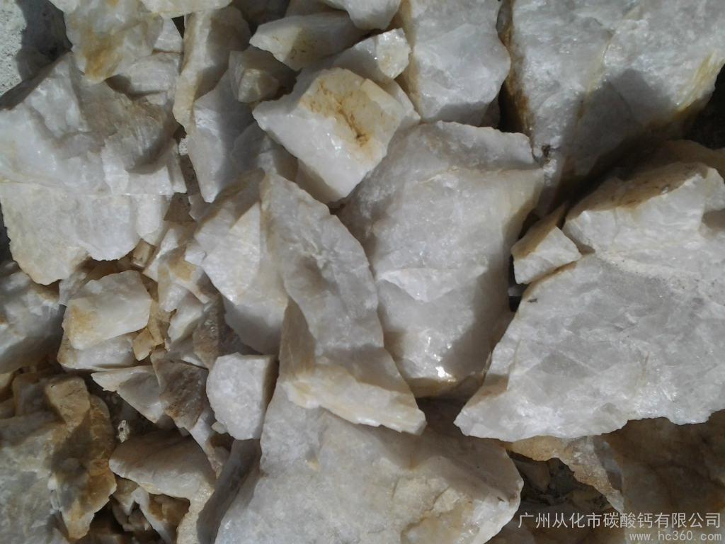 石英砂對輥破碎機現(xiàn)場視頻